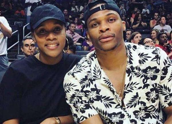 当选11月最佳球员，瓦尔迪是意甲首位获此殊荣的英格兰球员（瓦尔迪当选11月最佳，成意甲首位获此荣誉的英格兰球员）