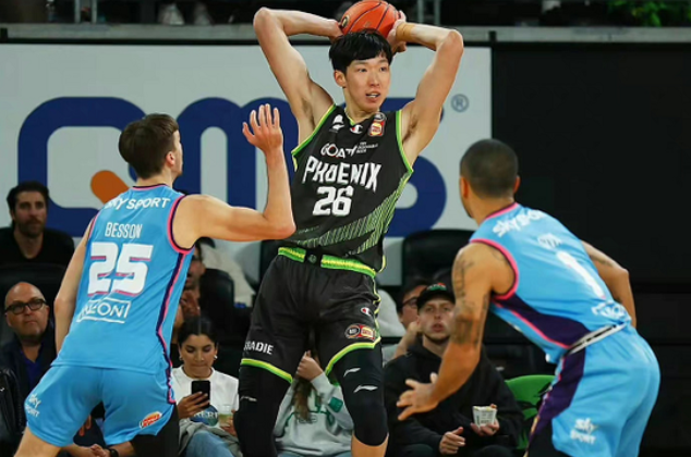 梅西助攻帽子戏法再次爆红全网（梅西上演助攻帽子戏法，再度引爆全网）