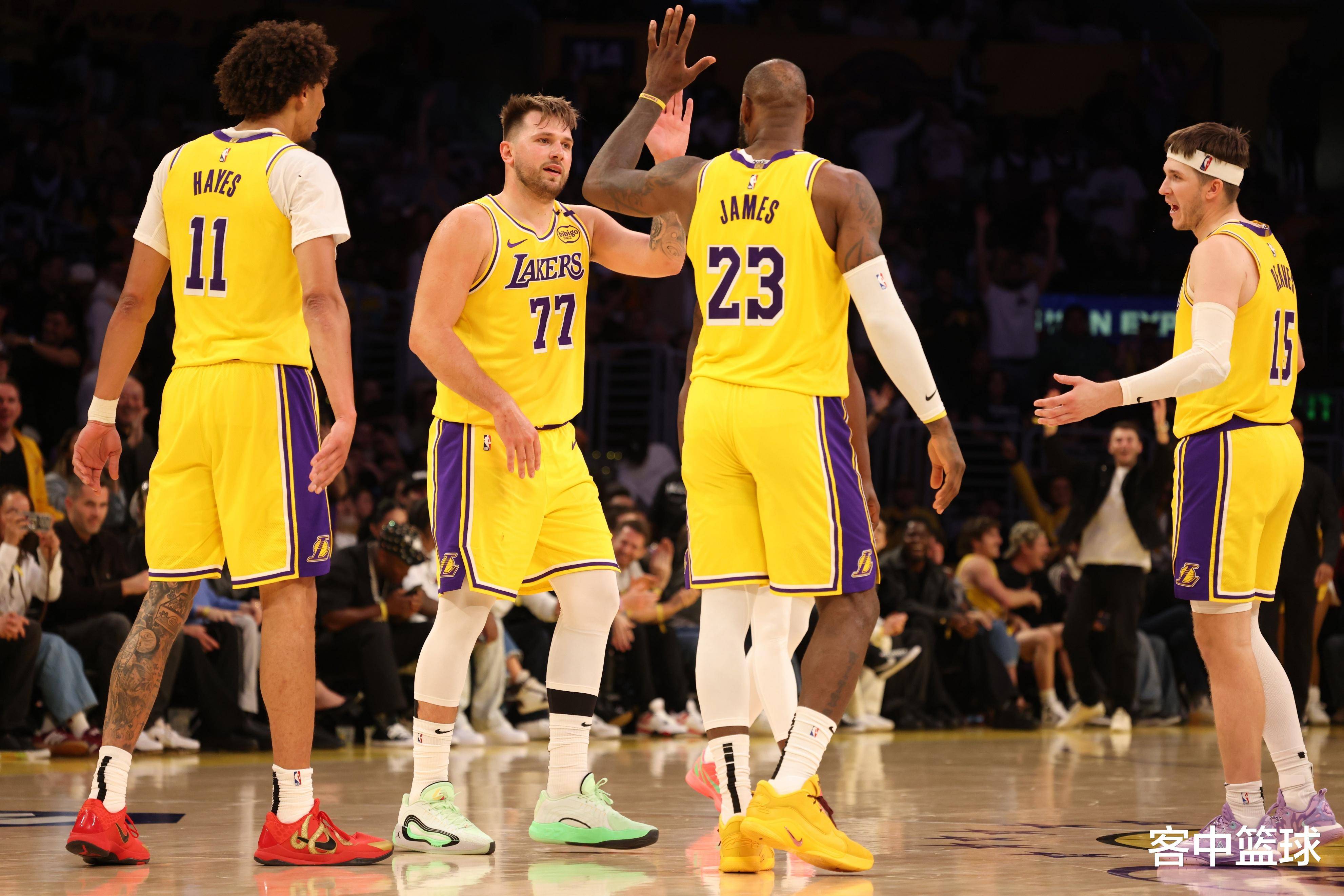 马卡：维尼修斯和皇马续约谈判远未达成，期限与年薪上有分歧（马卡报：皇马与维尼修斯续约受阻，合同期限与年薪尚未谈拢）