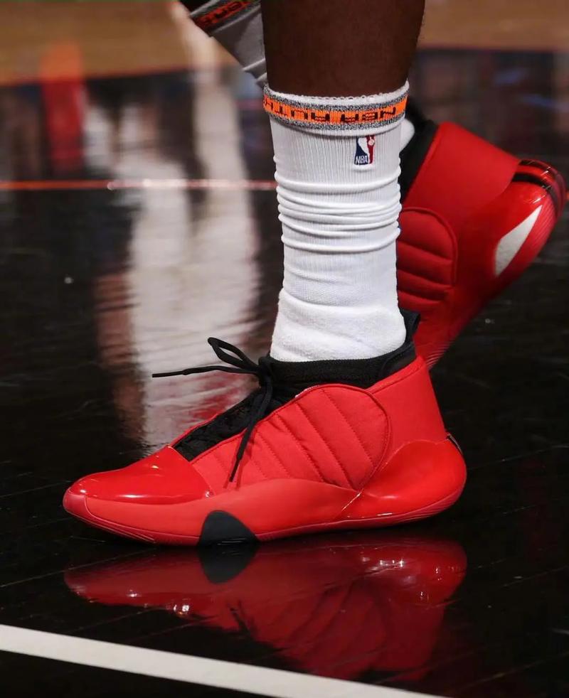 西班牙与皇马双料传奇，劳尔获2025年阿斯报终身成就奖（皇马与西班牙双传奇劳尔荣膺2025年阿斯报终身成就奖）