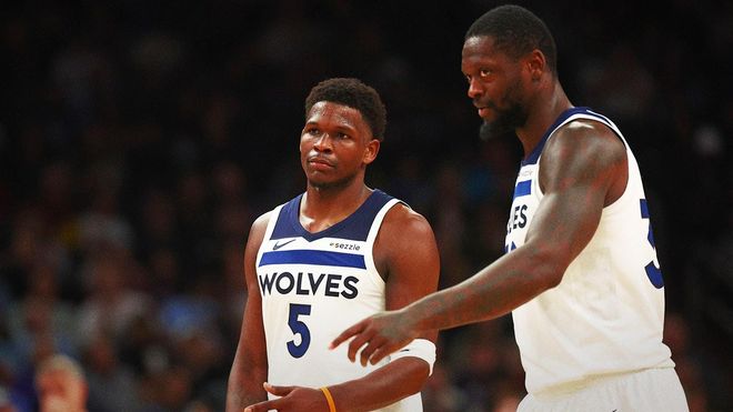 RMC：巴黎的大巴车比赛当晚在毕尔巴鄂市中心遭到石块袭击（RMC称：比赛当晚，巴黎队大巴在毕尔巴鄂市中心遭投石袭击）