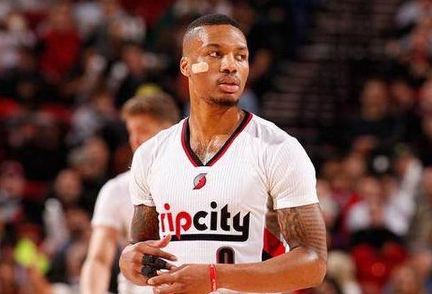 王国明：守门就像守护家，不能让别人过来动不动就把东西拿走（王国明：守门如守家门，绝不让对手轻易得手）